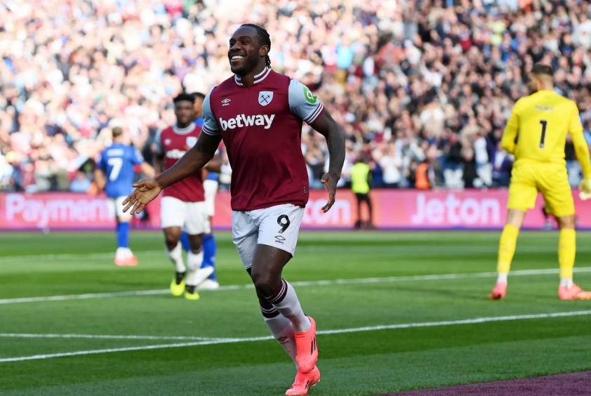 Tai Nạn Xe Hơi Nghiêm Trọng Của Tiền Đạo West Ham Michail Antonio