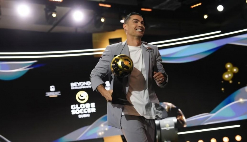 Cú đáp trả thẳng thừng Ligue 1 đáp trả Ronaldo bằng hình ảnh Messi vô địch World Cup