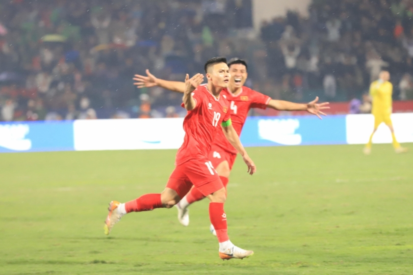 Việt Nam Đánh Bại Indonesia Với Pha Tỏa Sáng Của Quang Hải, Trở Lại Ngôi Đầu Bảng B AFF Cup 2024