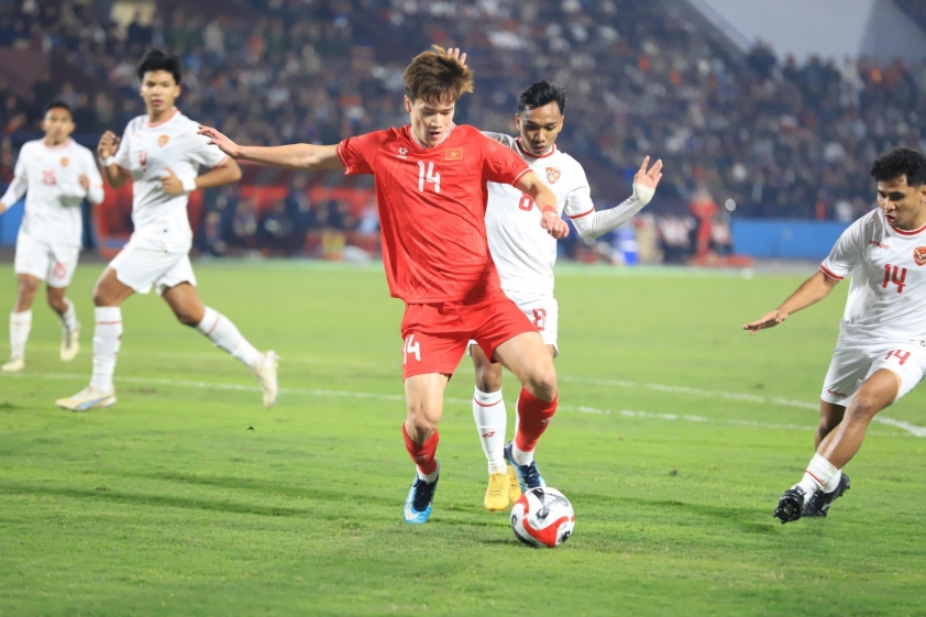 Việt Nam Đánh Bại Indonesia Với Pha Tỏa Sáng Của Quang Hải, Trở Lại Ngôi Đầu Bảng B AFF Cup 2024