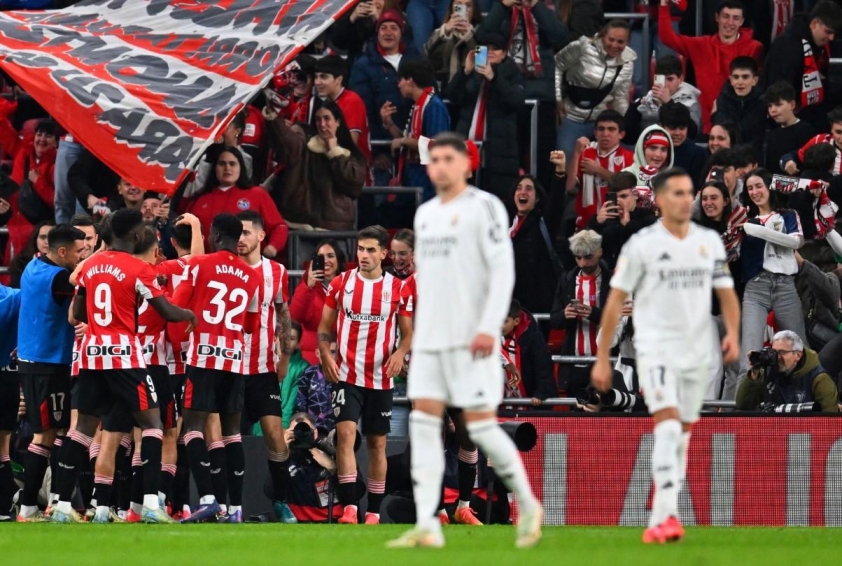Carlo Ancelotti trên bờ vực bị sa thải khi Real Madrid đối mặt với khủng hoảng
