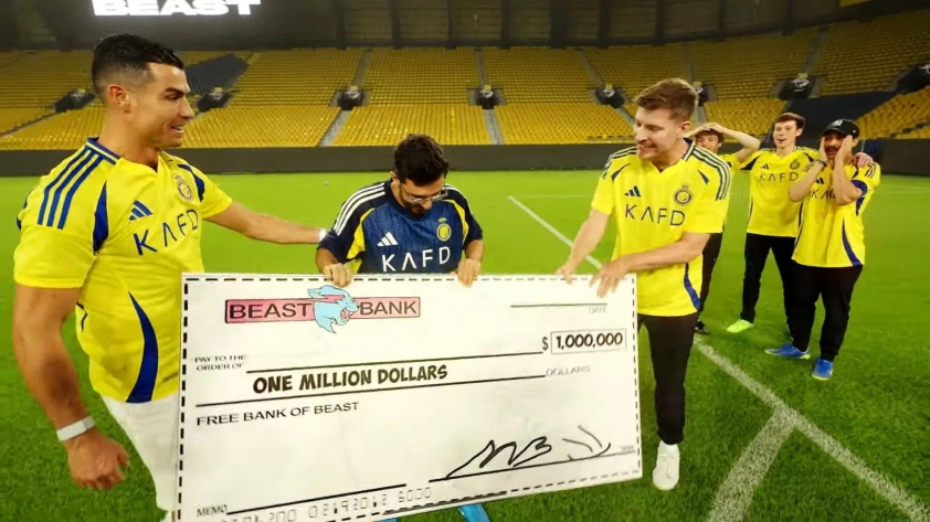 Cristiano Ronaldo để mất 1 triệu đô la trước người hâm mộ trong thử thách bóng đá của MrBeast