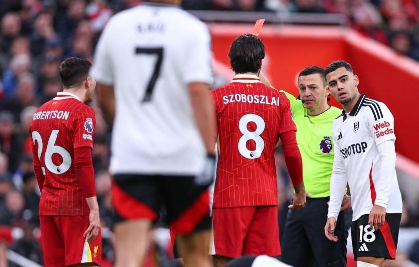 Án phạt treo giò dành cho HLV Arne Slot của Liverpool Không được chỉ đạo trận cầu quan trọng