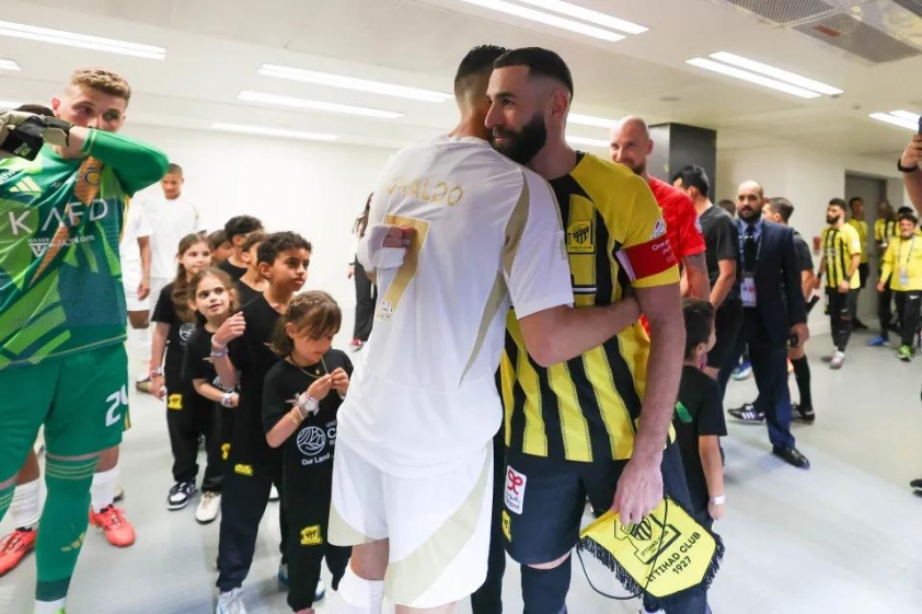 Ronaldo can thiệp, xoa dịu cuộc ẩu đả giữa Benzema và Otavio