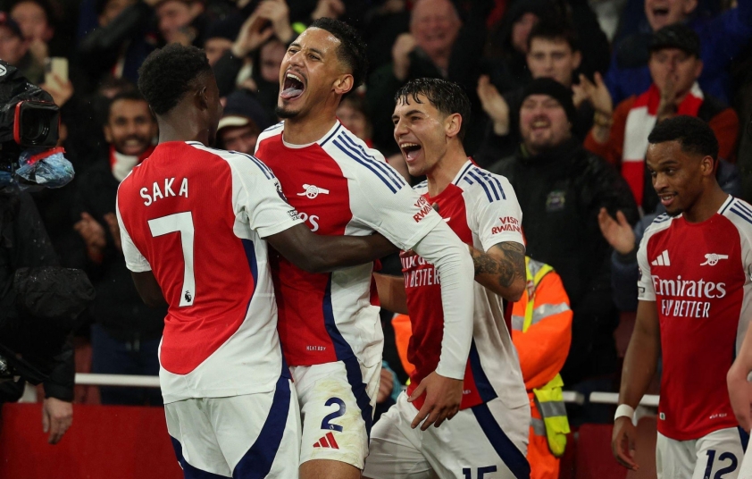 Arsenal tiếp tục thăng hoa với chiến thắng trước Manchester United