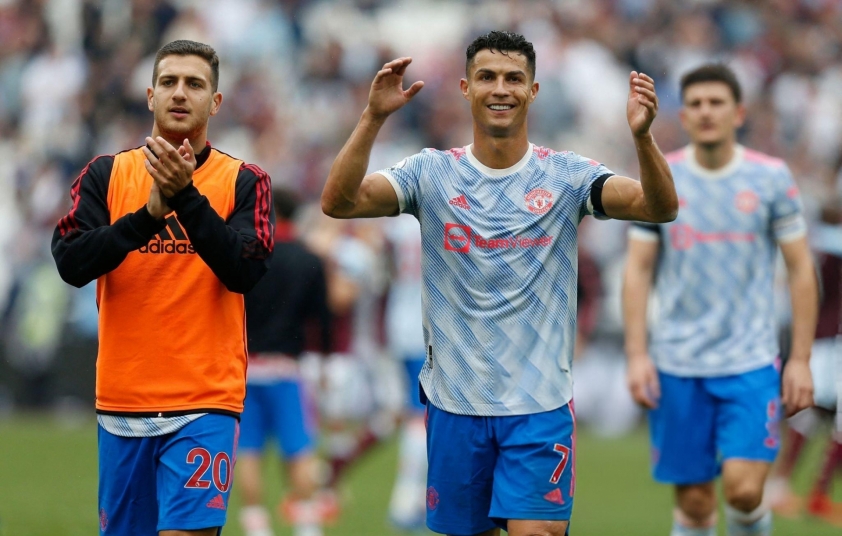 Ronaldo effect Cảm xúc đan xen của Dalot khi sát cánh cùng biểu tượng Bồ Đào Nha