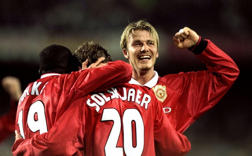 Cuộc đôi co hài hước về bóng đá giữa David Beckham và con trai Romeo