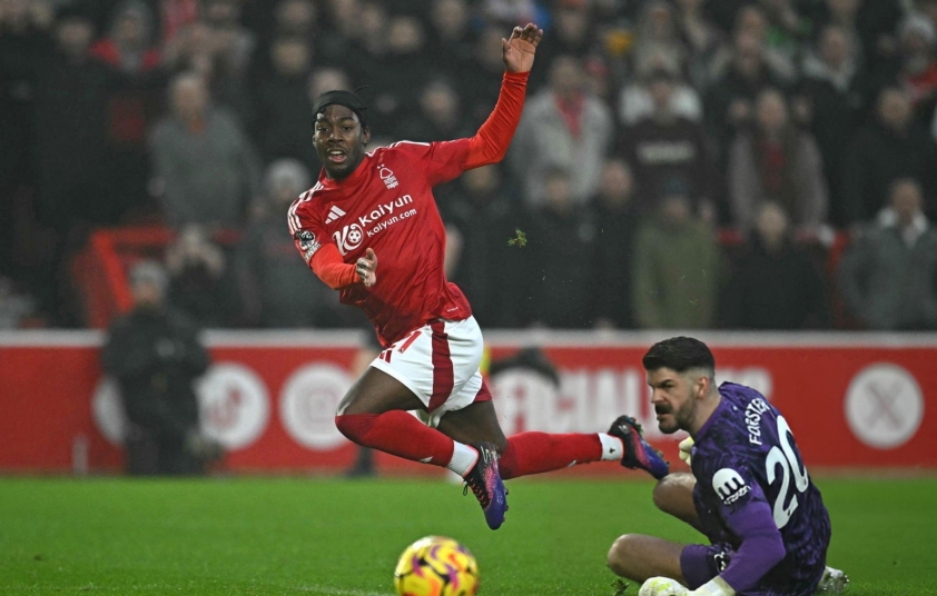 Nottingham Forest giành chiến thắng kịch tính trước Tottenham