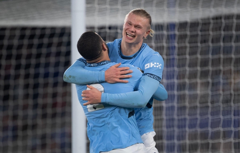 Haaland đề nghị Pep Guardiola ăn mừng với người hâm mộ sau chiến thắng của Man City