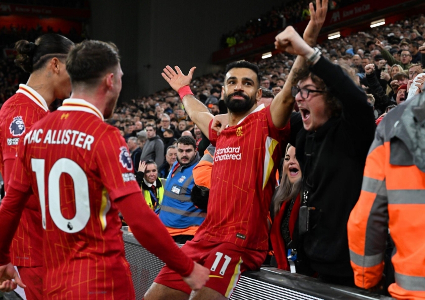 Mohamed Salah cân bằng kỷ lục Premier League với Wayne Rooney
