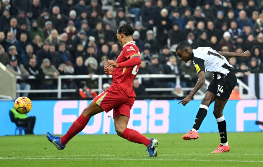 Thảm kịch Newcastle Liverpool đánh rơi chiến thắng trong phút cuối