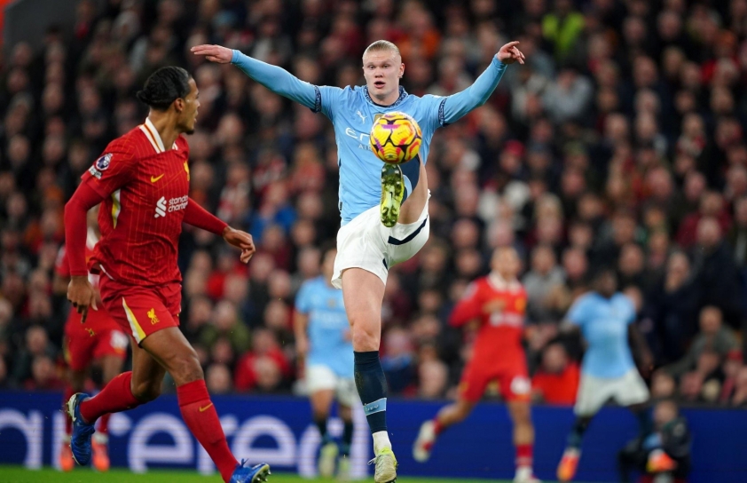 Virgil van Dijk hoàn toàn vô hiệu hóa Erling Haaland