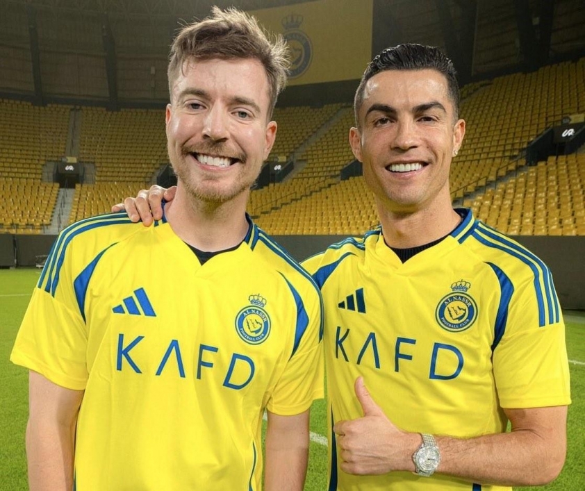 Cristiano Ronaldo để mất 1 triệu đô la trước người hâm mộ trong thử thách bóng đá của MrBeast