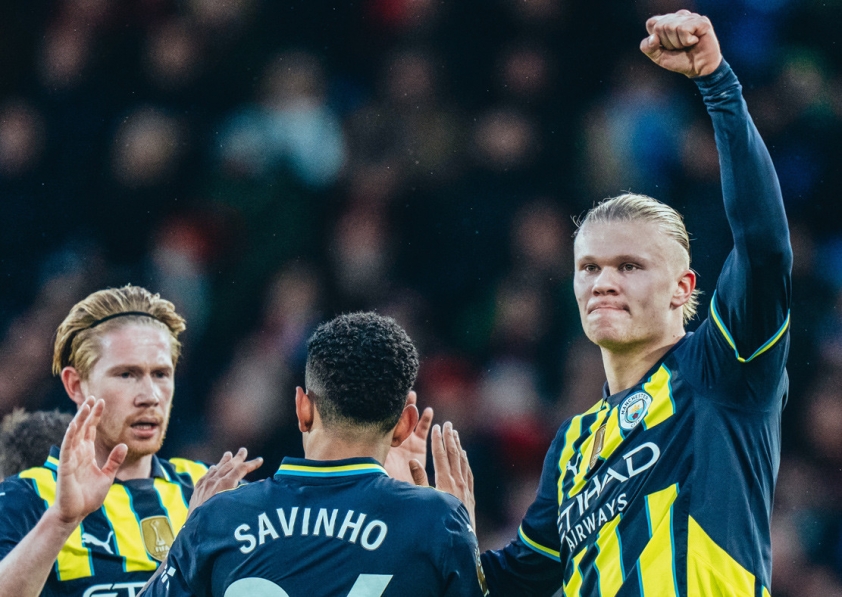 Man City bị loại khỏi cuộc đua danh hiệu sau trận hòa tệ hại trước Crystal Palace