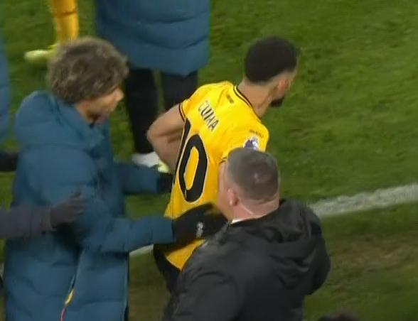 Vụ ẩu đả tại Molineux Ait-Nouri bị truất quyền thi đấu sau chiến thắng của Ipswich