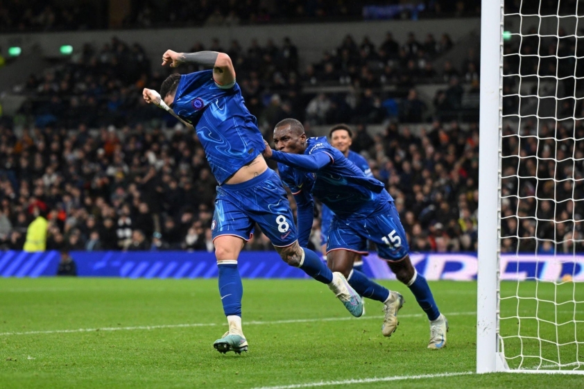 Tài trí của Nicolas Jackson Cứu Enzo Fernandez khỏi Thẻ phạt Đỏ, Đảm bảo Chiến thắng Thót tim cho Chelsea