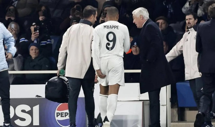 Kylian Mbappé rời sân do đau chấn thương, khiến Real Madrid lo lắng