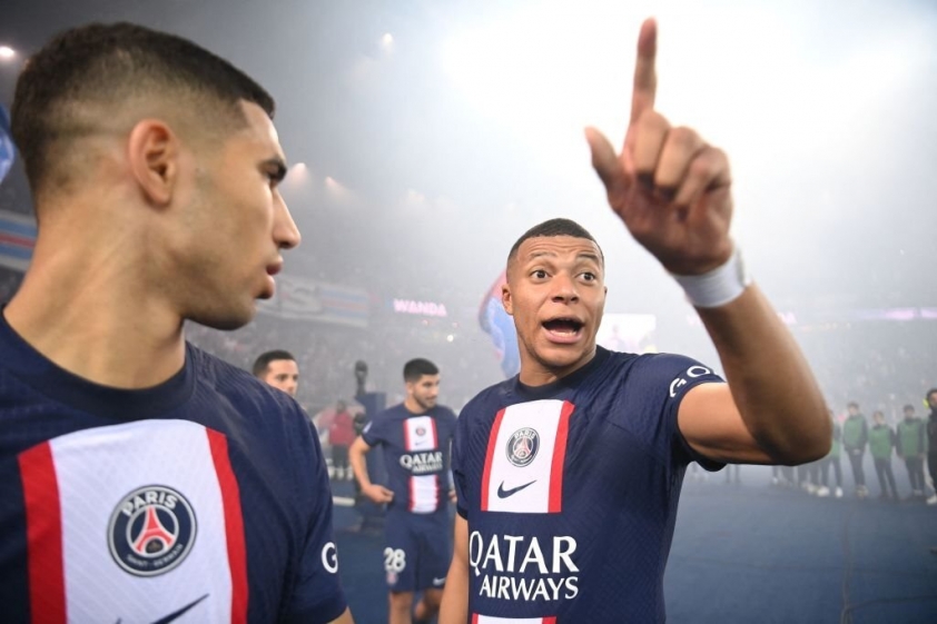 PSG ép Mbappe phủ nhận yêu cầu rời đội