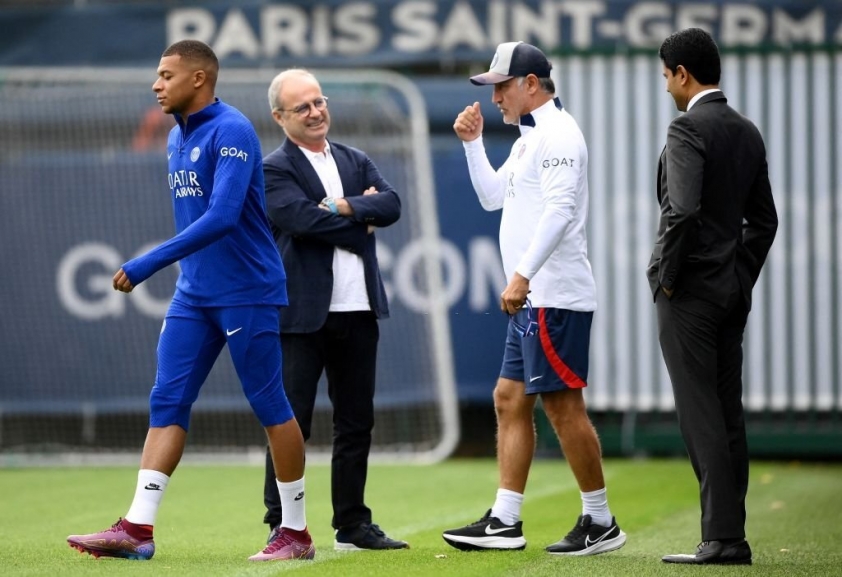 PSG ép Mbappe phủ nhận yêu cầu rời đội