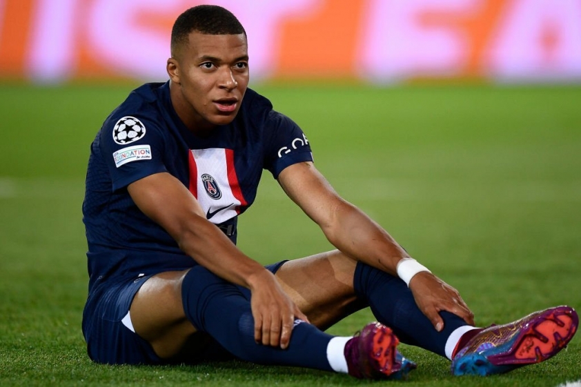 PSG ép Mbappe phủ nhận yêu cầu rời đội