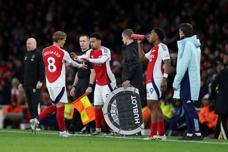 Quyết định thay người gây tranh cãi của Arteta khiến Arsenal mất cơ hội chiến thắng