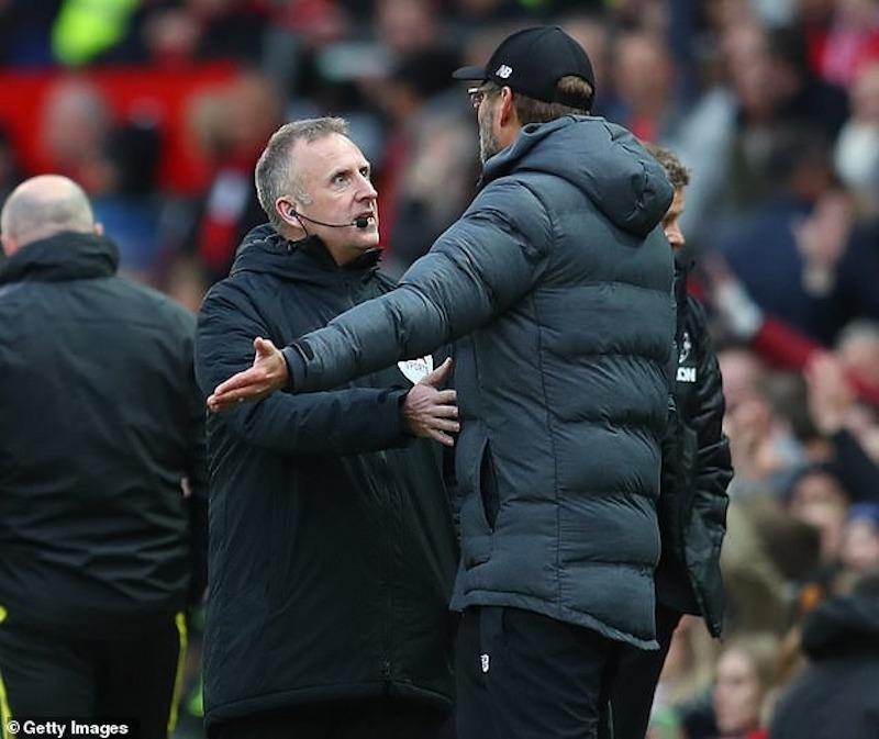 Cuộc điện thoại từ Jurgen Klopp Biến động đằng sau những thay đổi trong công tác trọng tài Ngoại hạng Anh