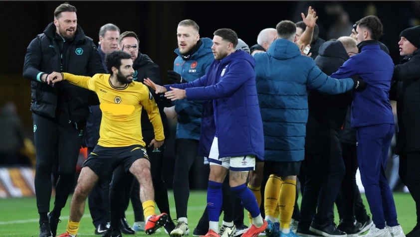 Vụ ẩu đả tại Molineux Ait-Nouri bị truất quyền thi đấu sau chiến thắng của Ipswich