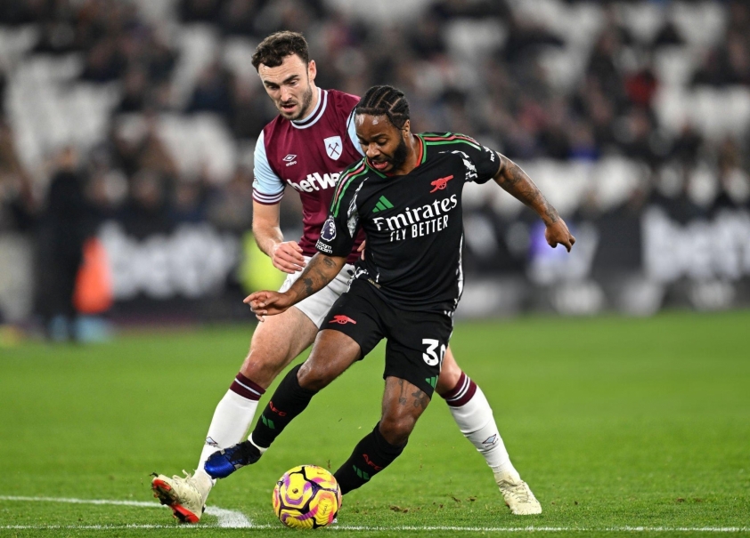 Màn trình diễn tệ hại của Jesus và Sterling khiến người hâm mộ Arsenal bất bình