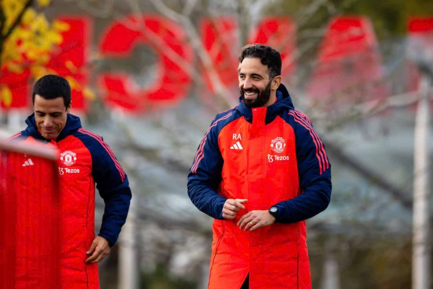 Gary Neville kêu gọi Ten Hag ổn định đội hình Manchester United