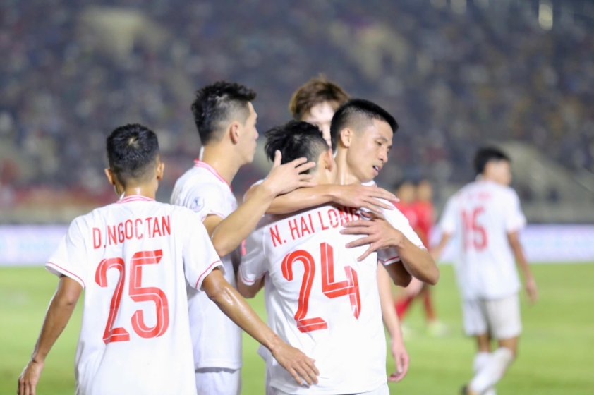 ĐT Việt Nam Hủy Diệt Lào 4-1, Vươn Lên Đứng Đầu Bảng B AFF Cup 2024