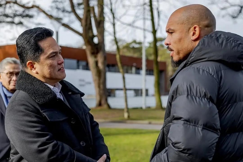 Chủ tịch PSSI Erick Thohir Gặp Gỡ Huyền Thoại Nigel de Jong, Mở Ra Cơ Hội Hợp Tác Bóng Đá Indonesia - Hà Lan