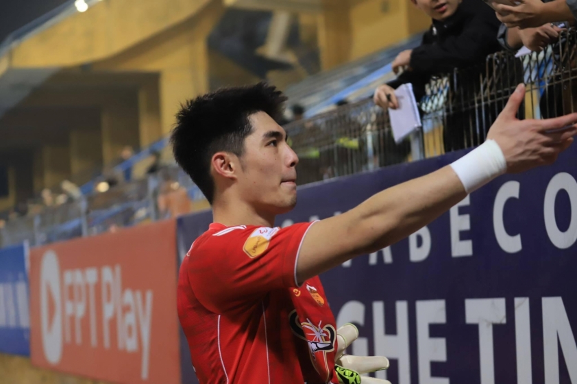 Thủ môn Trần Trung Kiên: Ngôi sao tỏa sáng, đưa HAGL đánh bại Hà Nội FC