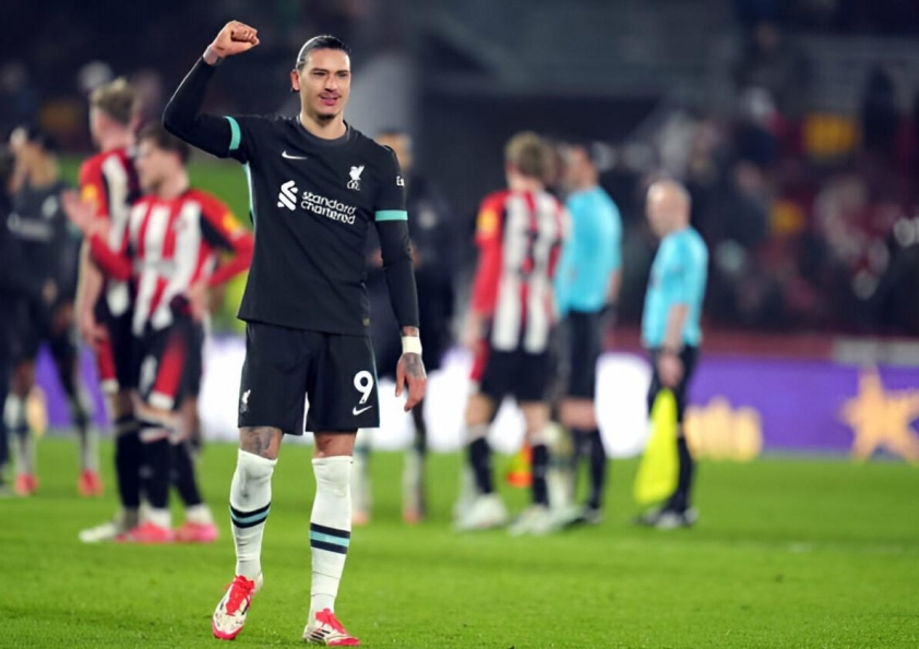 Darwin Nunez tỏa sáng, Liverpool thắng kịch tính trước Brentford, HLV Arne Slot thừa nhận sai lầm