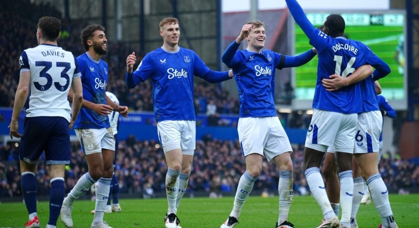 Tottenham lao dốc không phanh: Áp lực đè nặng lên Postecoglou