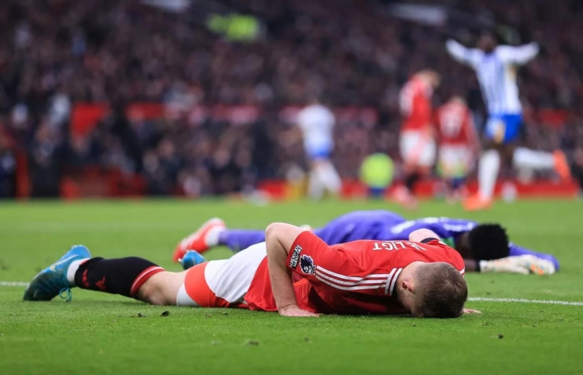 Sai lầm tai hại của Onana đẩy Man Utd vào khủng hoảng