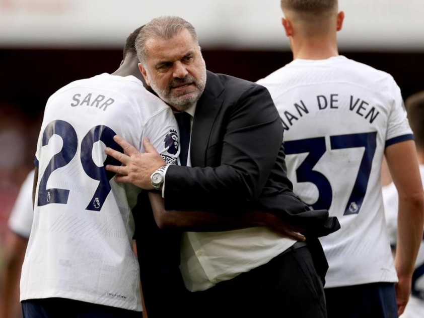Tottenham đối mặt nguy cơ “chơi với lửa” nếu không tăng cường lực lượng