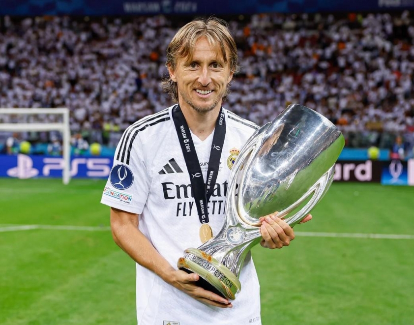 Huyền thoại Luka Modric: Ivan Rakitic kêu gọi Real Madrid gia hạn hợp đồng