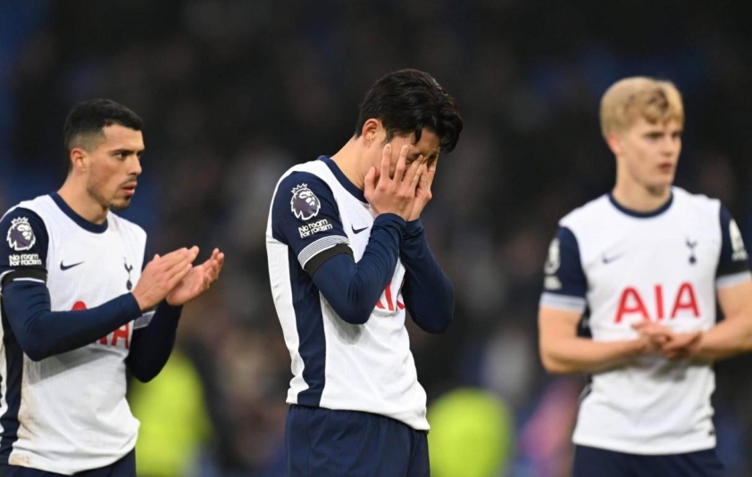 Tottenham đối mặt nguy cơ “chơi với lửa” nếu không tăng cường lực lượng