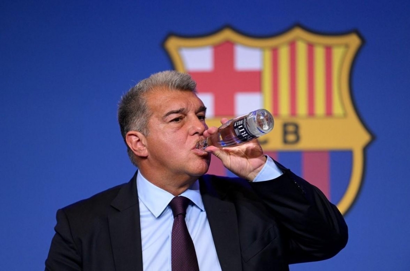 Thất bại trong chuyển nhượng khiến người hâm mộ Barca đòi Laporta từ chức