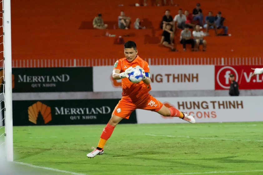 Vòng 11 V-League 2024/25: Adriano Schmidt và loạt cầu thủ trụ cột vắng mặt