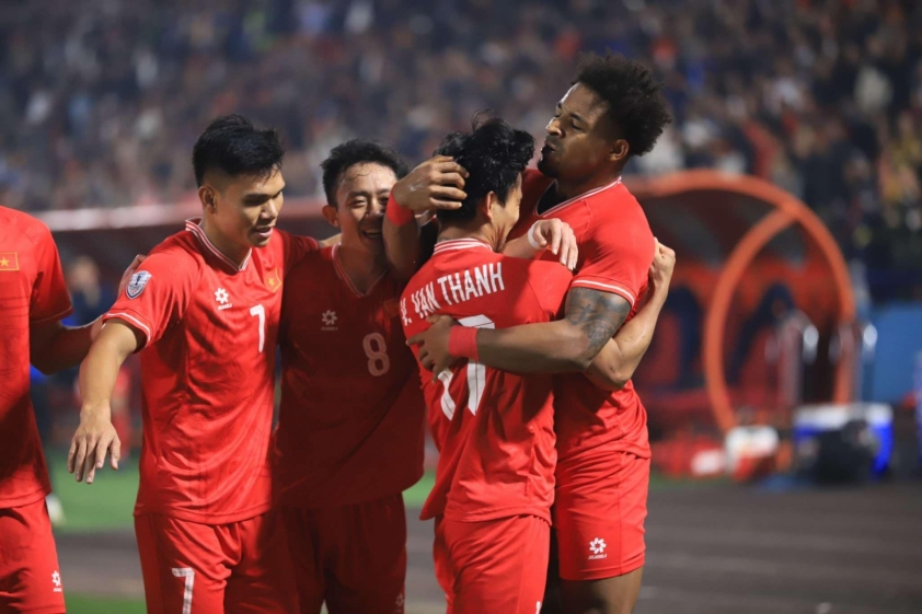 Nguyễn Xuân Son tỏa sáng, giúp Việt Nam đánh bại Thái Lan sau 27 năm