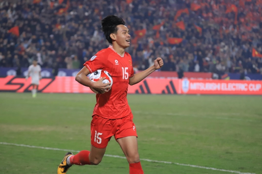 Bộ ba Vĩ Hào - Trung Kiên - Văn Đô: tương lai tươi sáng của bóng đá Việt Nam