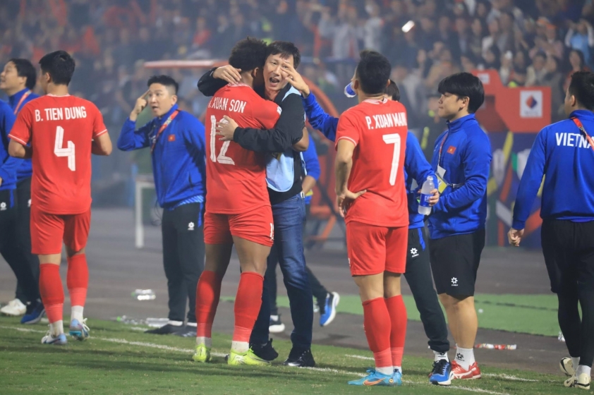 Nguyễn Xuân Son tỏa sáng, giúp Việt Nam đánh bại Thái Lan sau 27 năm