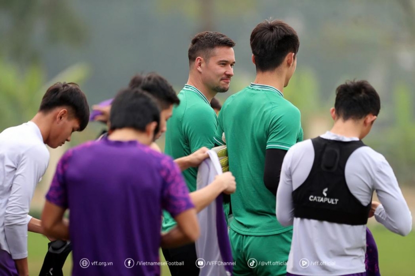 Bật mí thủ môn bắt chính cho ĐT Việt Nam tại chung kết lượt đi AFF Cup 2024