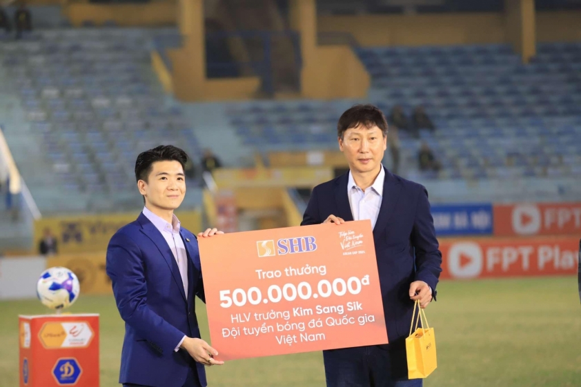 HLV Kim Sang Sik nhận thưởng hậu AFF Cup 2024, nghỉ Tết ở Việt Nam