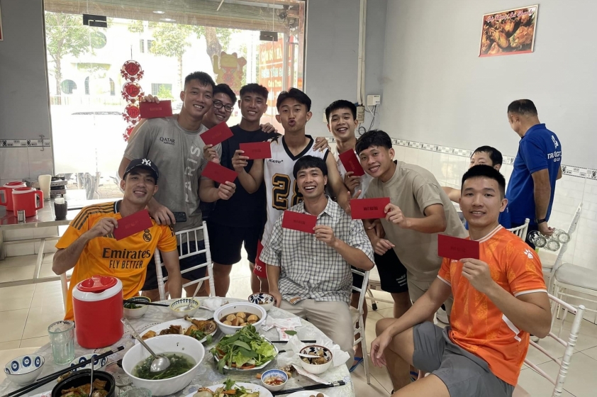 Công Phượng lì xì, Bình Phước thắng sát nút Đồng Tháp, Phi Sơn từ chối lời mời