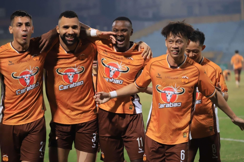 Hà Nội FC gục ngã trước HAGL: Tuấn Hải sút hỏng penalty, VAR làm nên chuyện