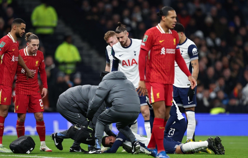 Rodrigo Bentancur gặp chấn thương nghiêm trọng trong trận đấu giữa Liverpool và Tottenham