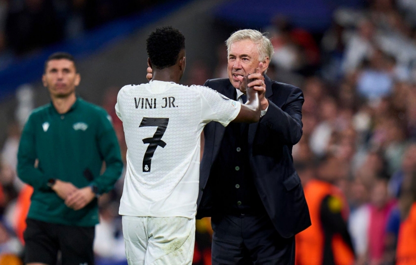 Ancelotti bác bỏ tin đồn Vinicius rời Real Madrid, khẳng định quyết tâm bảo vệ ngôi đầu La Liga