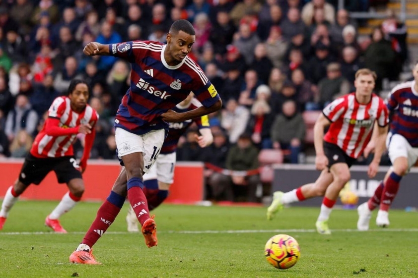 Isak tỏa sáng rực rỡ, Newcastle đánh bại Southampton 3-1